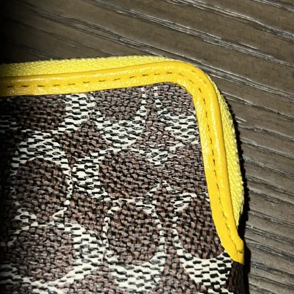 NWOT Coach wristlet - Picture 3 of 6